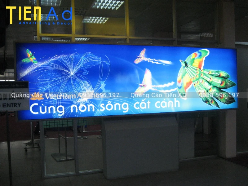Hình ảnh quảng cáo tại sân bay - 3