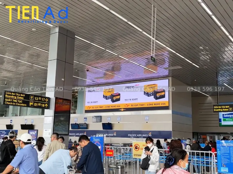 Hình ảnh quảng cáo tại sân bay - 6