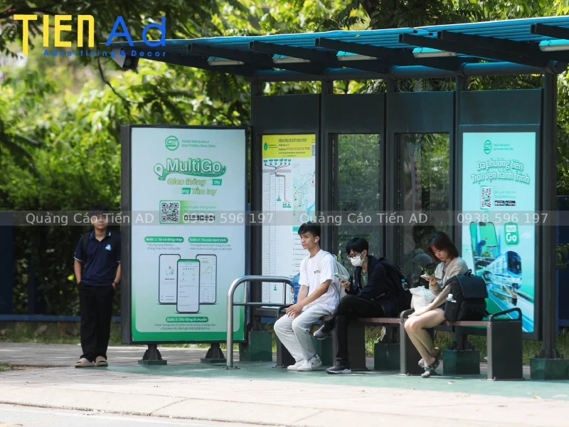 Hình ảnh quảng cáo trên nhà chờ xe buýt - 2