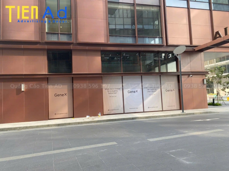 Hình ảnh thi công decal dán kính cho CĐT Quốc Lộc Phát - 9