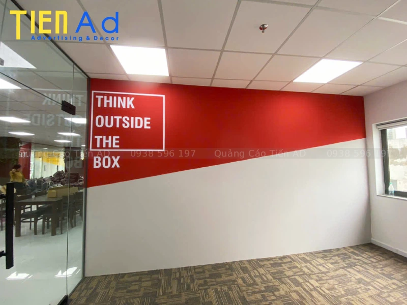 Hình ảnh thi công trang trí văn phòng cắt chữ dán decal và chữ mica cho công ty RRecruiter - 7