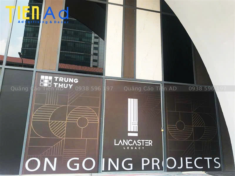 Hình ảnh thi công và hoàn thiện dán decal cửa kính dự án Lancaster by Trung Thủy - 1