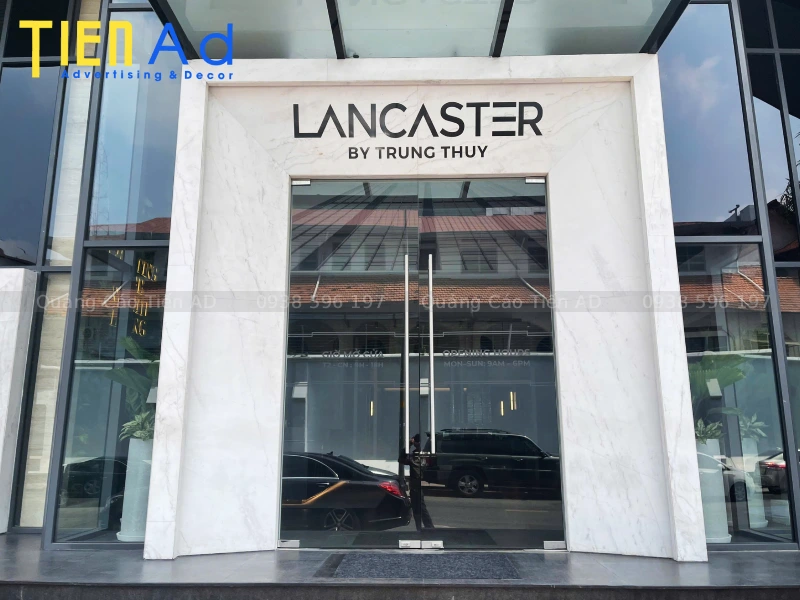 Hình ảnh thi công và hoàn thiện dán decal cửa kính dự án Lancaster by Trung Thủy - 4