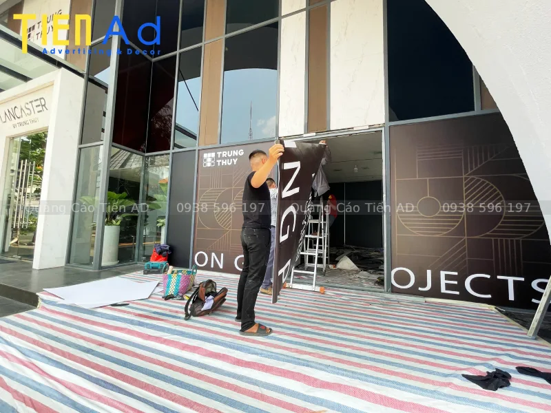 Hình ảnh thi công và hoàn thiện dán decal cửa kính dự án Lancaster by Trung Thủy