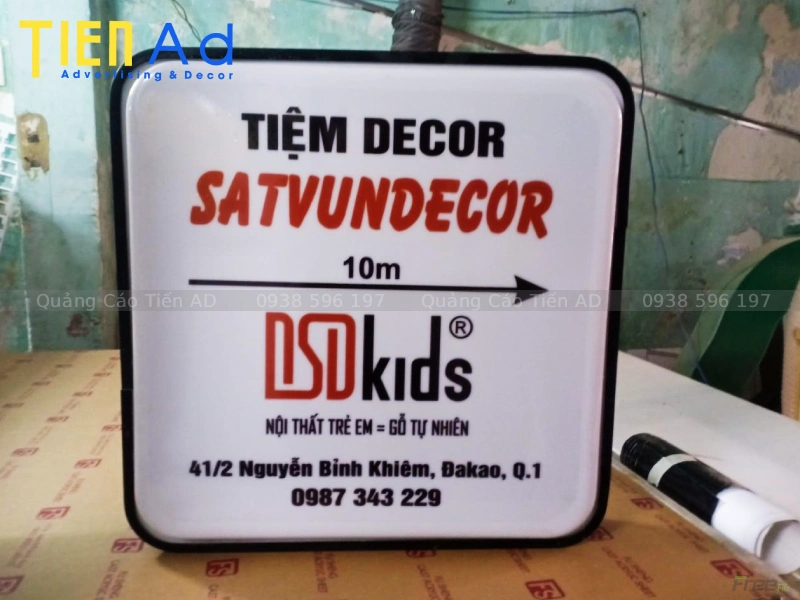 Hộp đèn hút nổi vuông