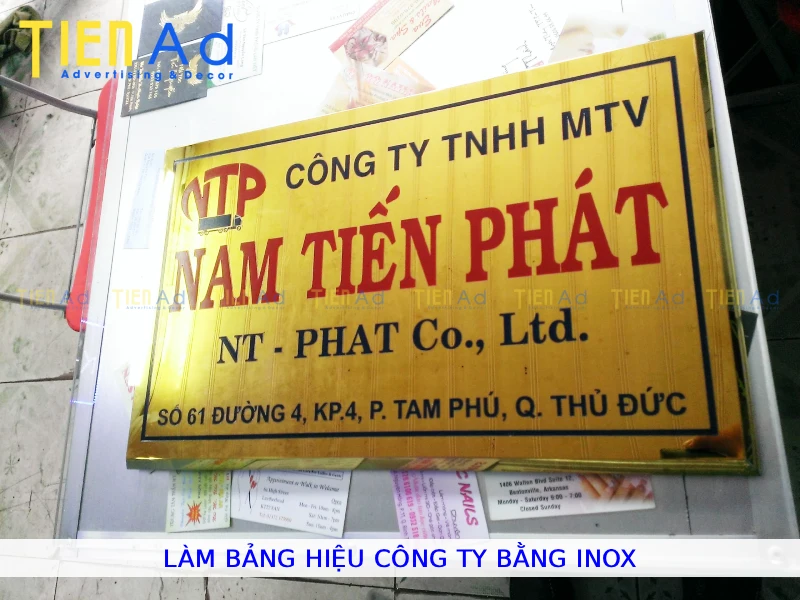 Làm bảng hiệu công ty bằng inox