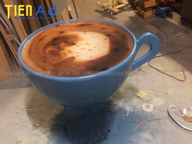 Lợi ích khi làm mô hình ly cafe composite khổng lồ cho quán