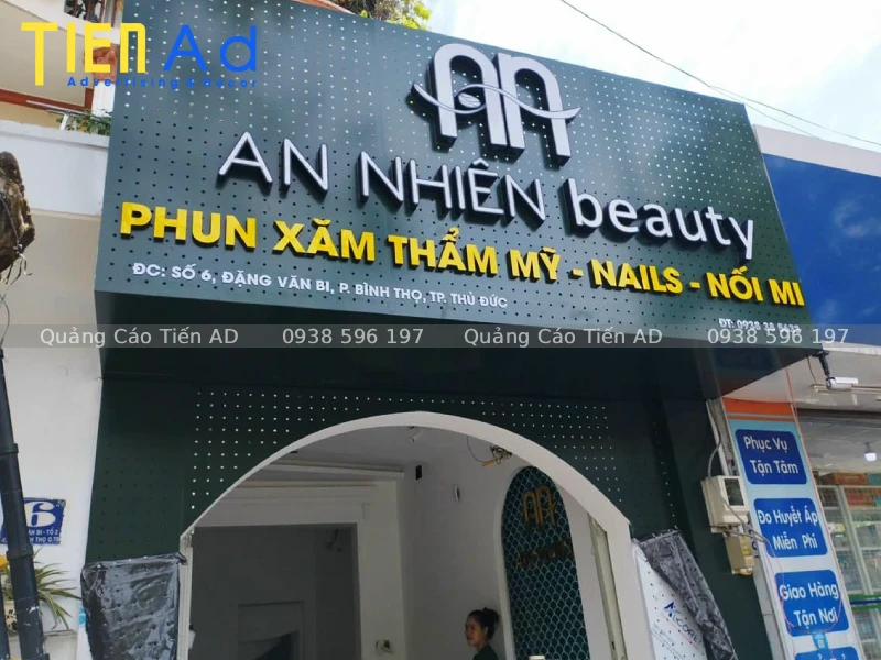 Lựa chọn font chữ tinh tế cho bảng hiệu phun xăm thẩm mỹ