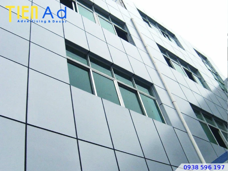 Mặt dựng alu so với các vật liệu khác