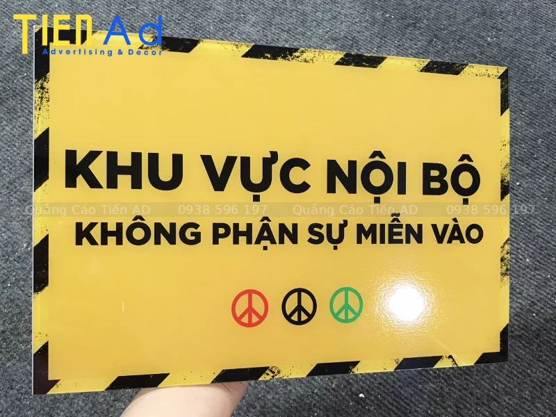 Mẫu bảng hiệu mica dán decal đẹp và ấn tượng
