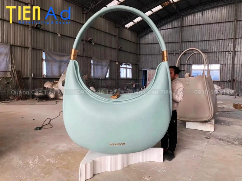Mẫu mô hình túi xách khổng lồ bằng composite - 1