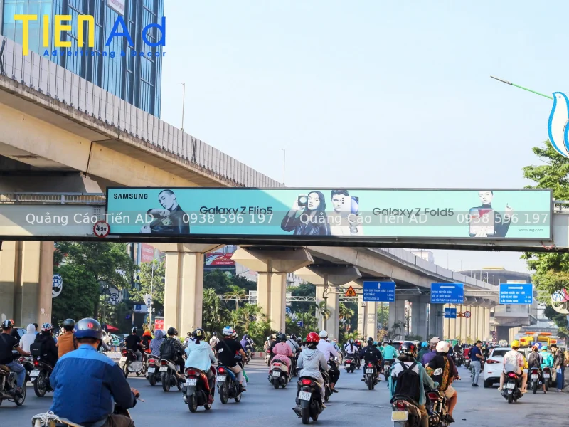Mẫu pano quảng cáo trên cầu vượt đi bộ - 9