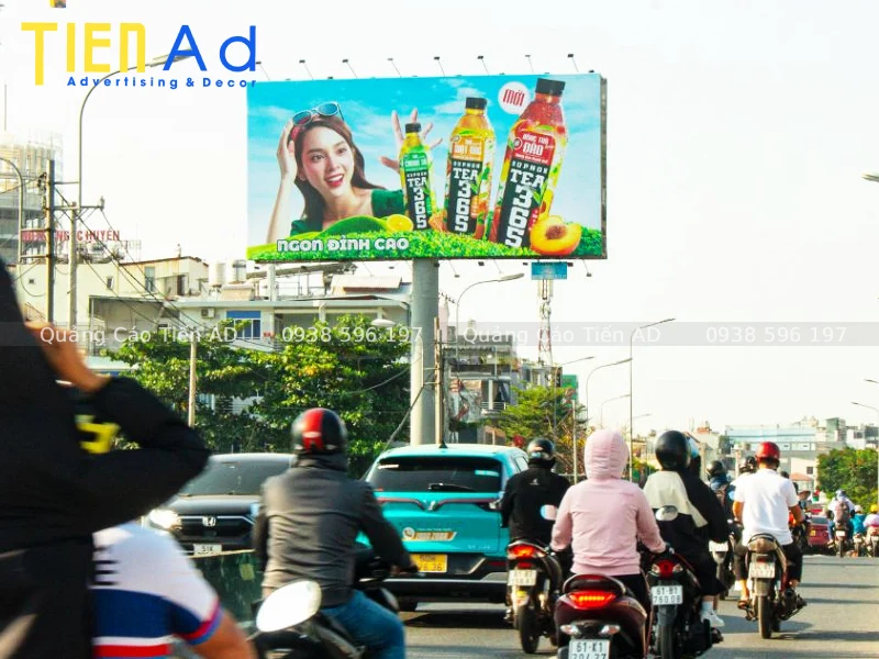 Mẫu thi công thay bạt trụ pano quảng cáo - 1