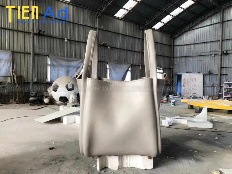 Mô hình túi xách khổng lồ bằng composite