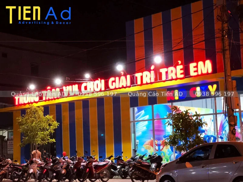 Nên chọn chất liệu nào làm bảng quảng cáo khu vui chơi trẻ em