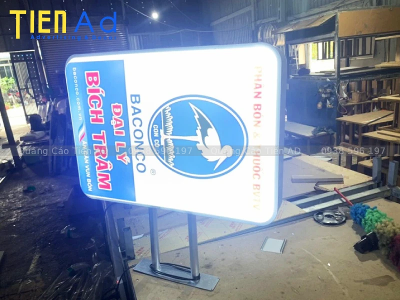 Nên chọn hộp đèn hút nổi chữ nhật khung nhôm hay khung inox