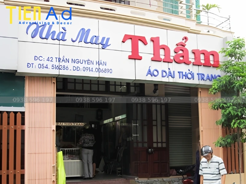 Nhà may chuyên nghiệp thể hiện qua bảng hiệu như thế nào