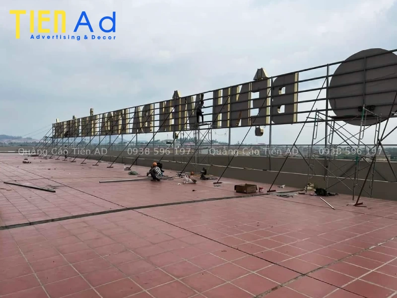 Những lưu ý pháp lý để tránh bị phạt khi làm chữ nổi nóc tòa nhà, trung tâm thương mại
