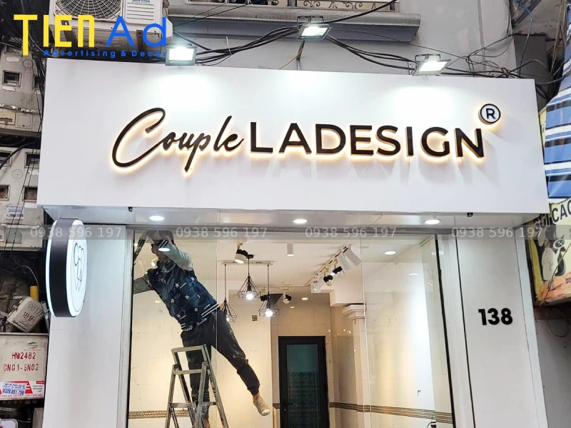 Những lưu ý quan trọng khi làm bảng hiệu shop quần áo