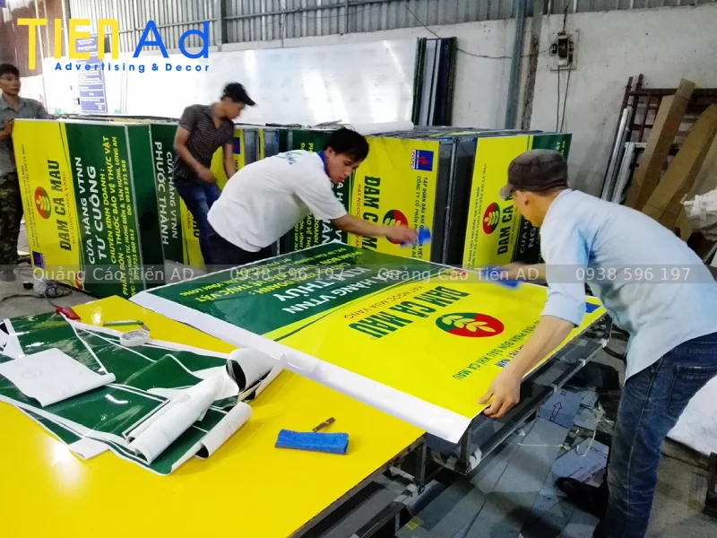 Những lưu ý quan trọng khi thi công bảng hiệu alu dán decal