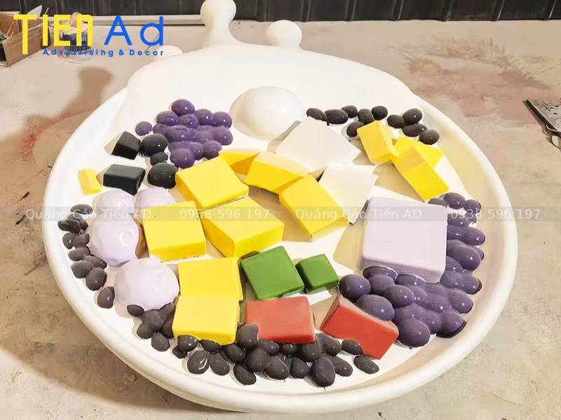 Những lưu ý về kích thước và màu sắc khi đặt làm mô hình tô chè
