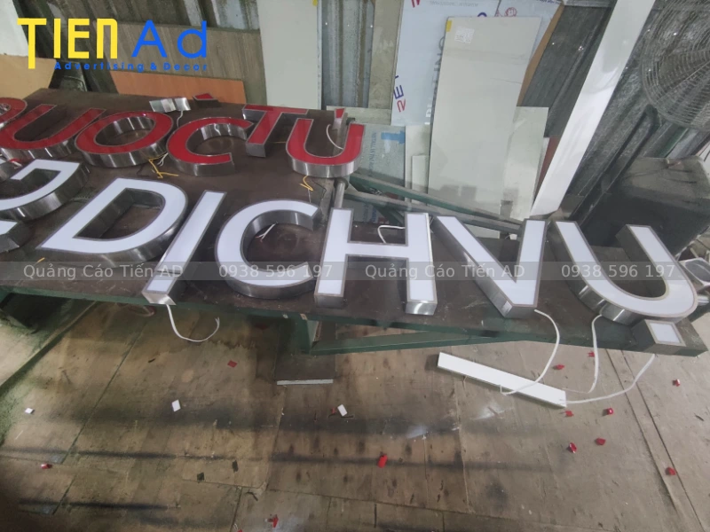 Phân loại chữ nổi mica viền inox phổ biến