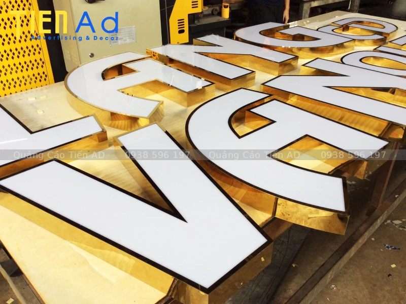 Quảng Cáo Tiến AD chuyên làm chữ nổi mica viền inox trọn gói giá rẻ tại TP.HCM