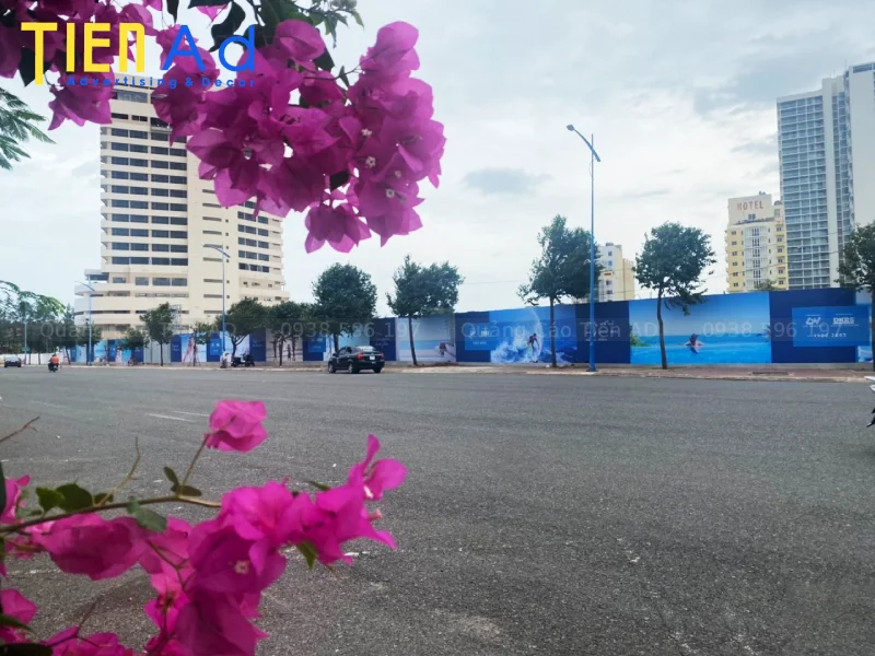 Quảng Cáo Tiến AD chuyên làm hoarding hàng rào công trình trọn gói giá rẻ