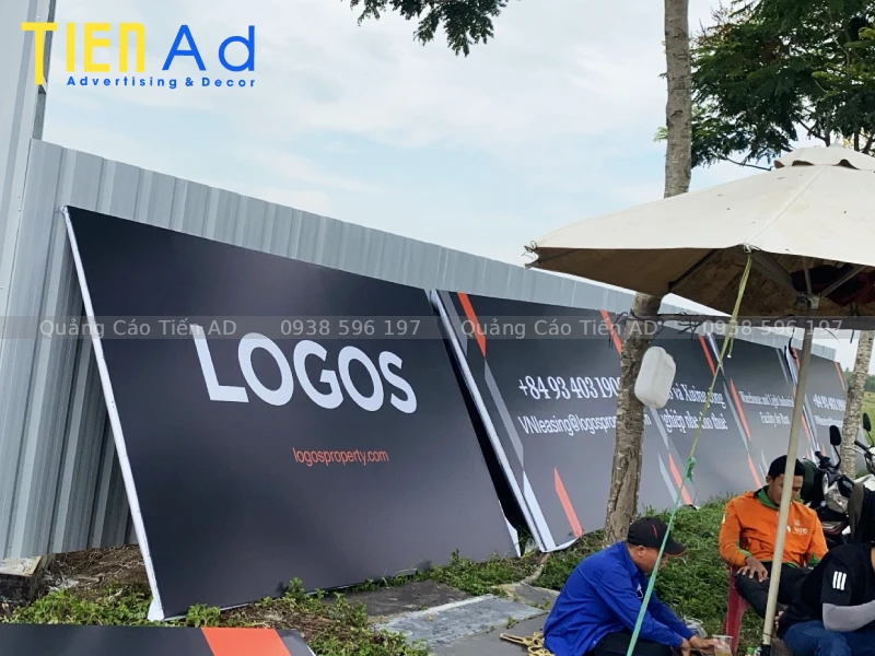 Quảng Cáo Tiến AD chuyên thi công hoarding hàng rào công trình trọn gói giá rẻ tại TP.HCM