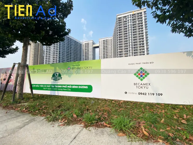 Quảng cáo Tiến AD chuyên làm hoarding hàng rào công trình trọn gói giá rẻ tại TP.HCM