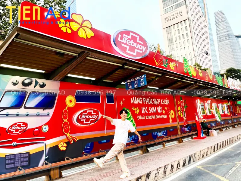 Quảng cáo nhà chờ xe buýt