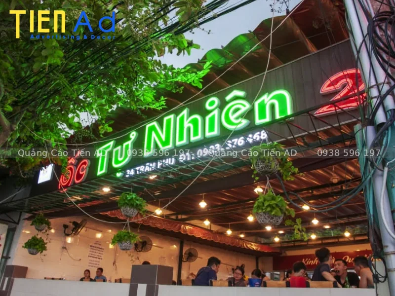 Sai lầm phổ biến khi làm bảng hiệu quán ốc khiến quán bị chìm và vắng khách