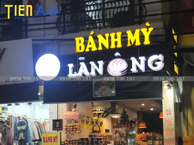 So sánh các chất liệu làm bảng hiệu bánh mì phổ biến hiện nay