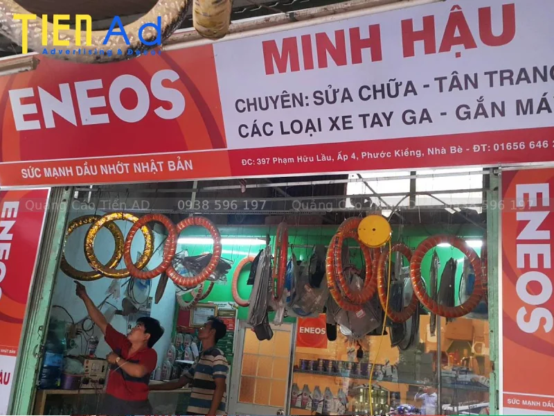 So sánh các vật liệu làm bảng hiệu Nhà Bè phổ biến