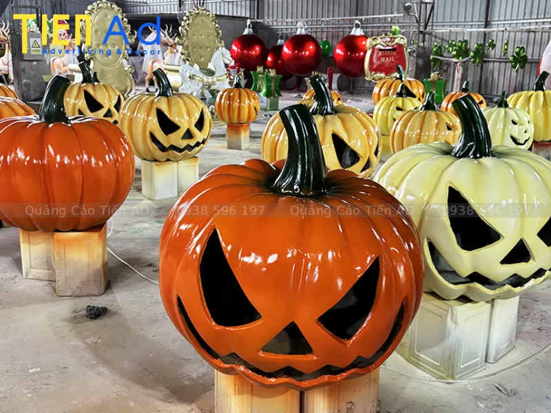 So sánh mô hình trang trí Halloween bằng composite với các vật liệu trang trí khác