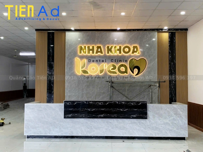 Tại sao bảng hiệu alu gương luôn mang lại cảm giác tài lộc và may mắn cho gia chủ