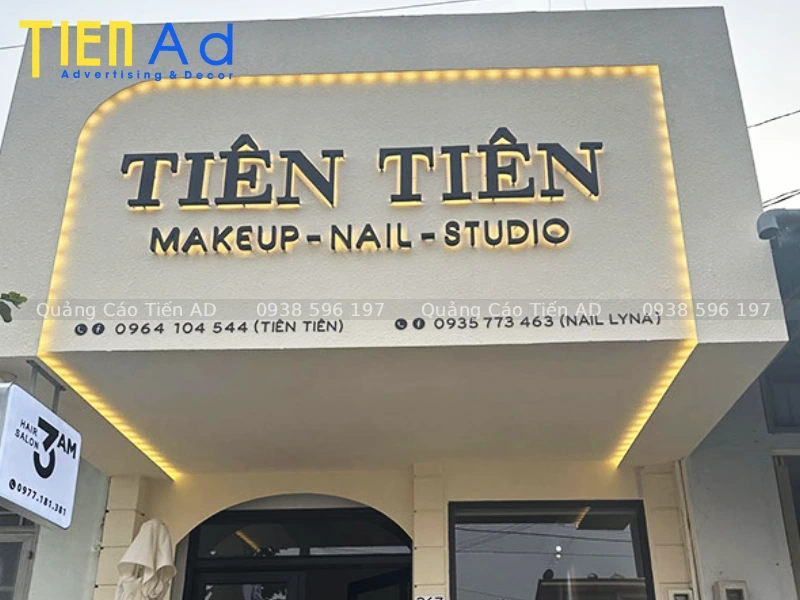Tầm quan trọng của bảng hiệu makeup đối với cửa tiệm