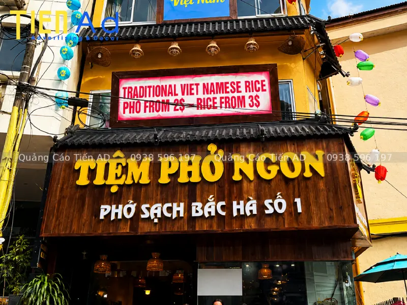 Tầm quan trọng của bảng hiệu phở đẹp trong việc thu hút khách hàng