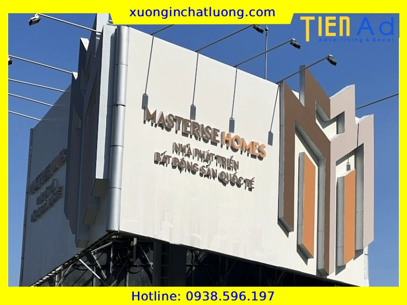 Thi Công Thay Bạt Billboard Quảng Cáo Cho Bất Động Sản