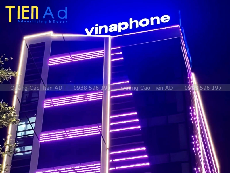 Thi công chữ nổi trên nóc tòa nhà, trung tâm thương mại - 1