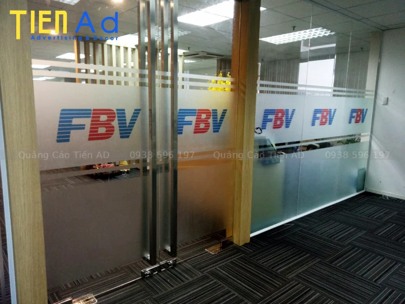 Thi công dán decal trang trí