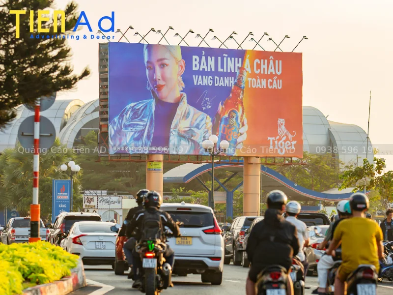 Thi công thay bạt billboard ngoài trời