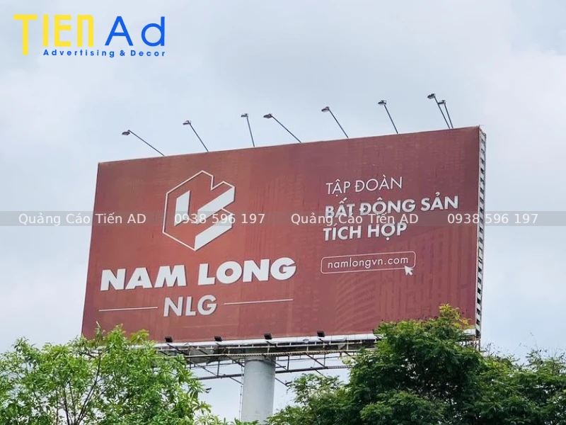 Thi công thay bạt billboard quảng cáo bất động sản