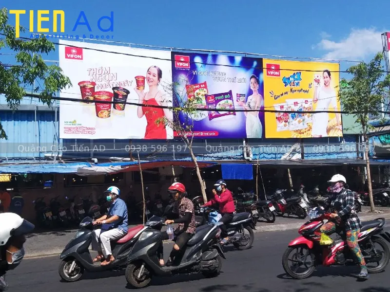 Thi công thay bạt pano chợ làm sao hạn chế bạt phồng khi có gió