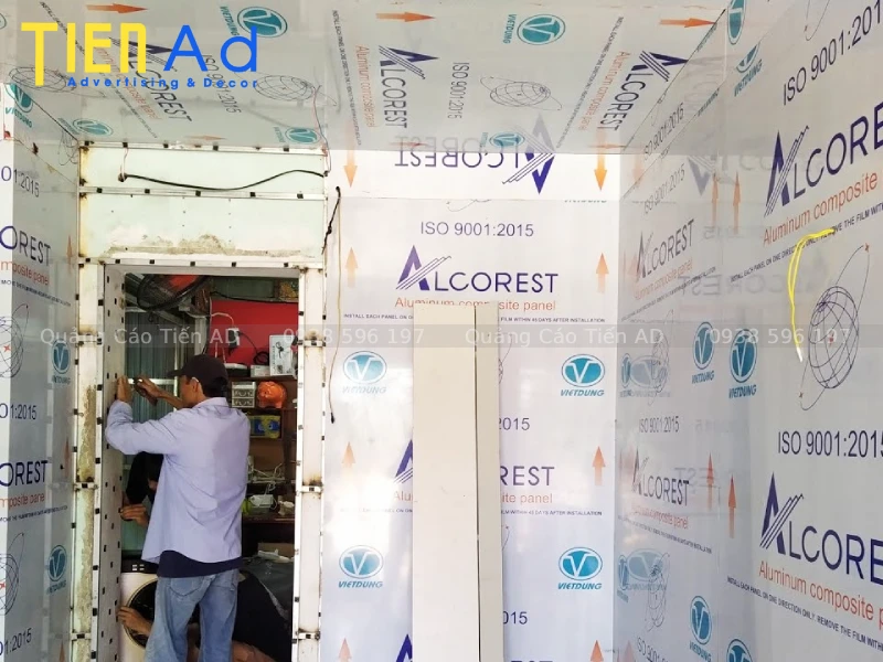 Thi công trần alu mang lại lợi ích gì thực sự cho cửa hàng