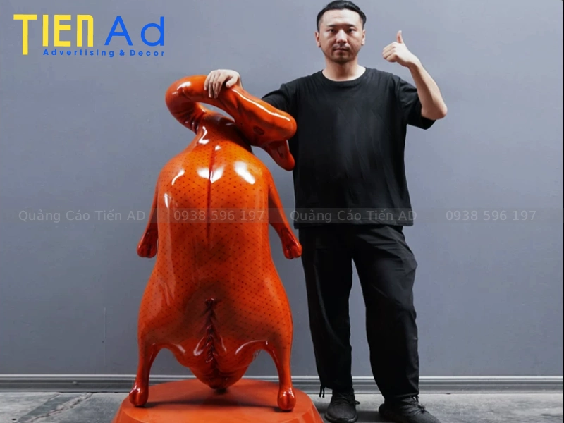 Tiến AD - Đơn vị sản xuất mô hình vịt quay khổng lồ bằng composite uy tín tại TP.HCM