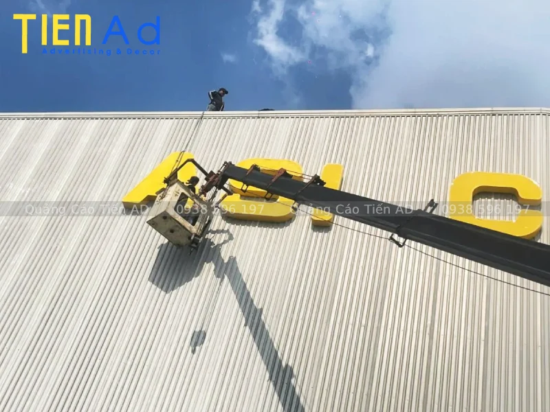 Tiến AD nhận thi công chữ nổi tòa nhà trọn gói theo yêu cầu với mức giá cạnh tranh tại TP.HCM
