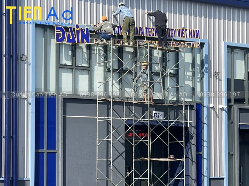 Tiêu chuẩn an toàn khi thi công chữ nổi nhà máy, nhà xưởng