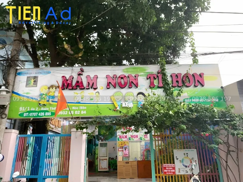 biển hiệu trường mầm non Tí Hon